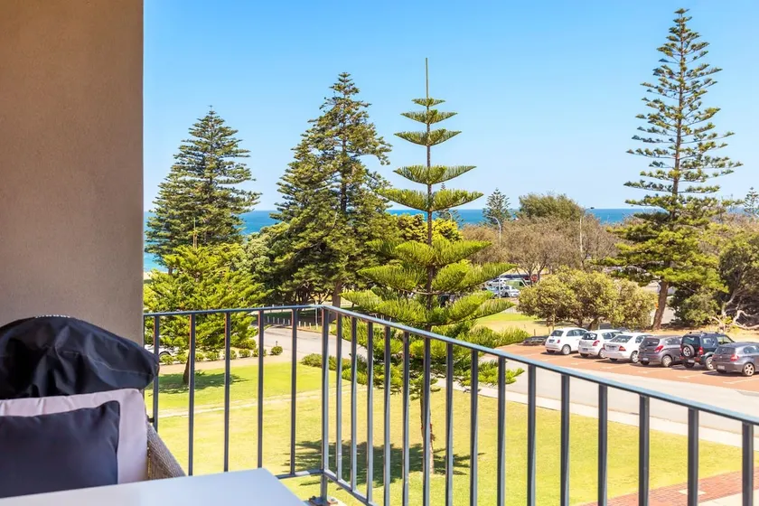 Cottesloe Seaside Bliss - Image 1