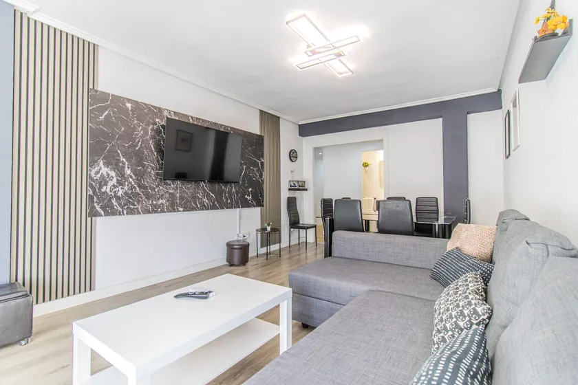 Your Large Family Apartment in Zaragoza - Image 1