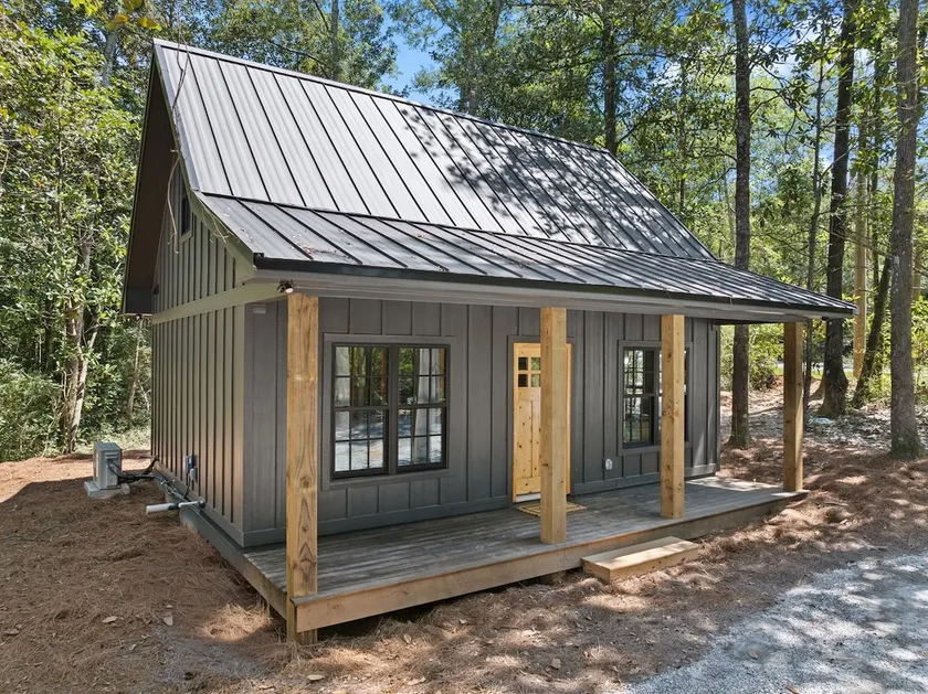 Charming Cabin, Sleeps 6 - Image 1