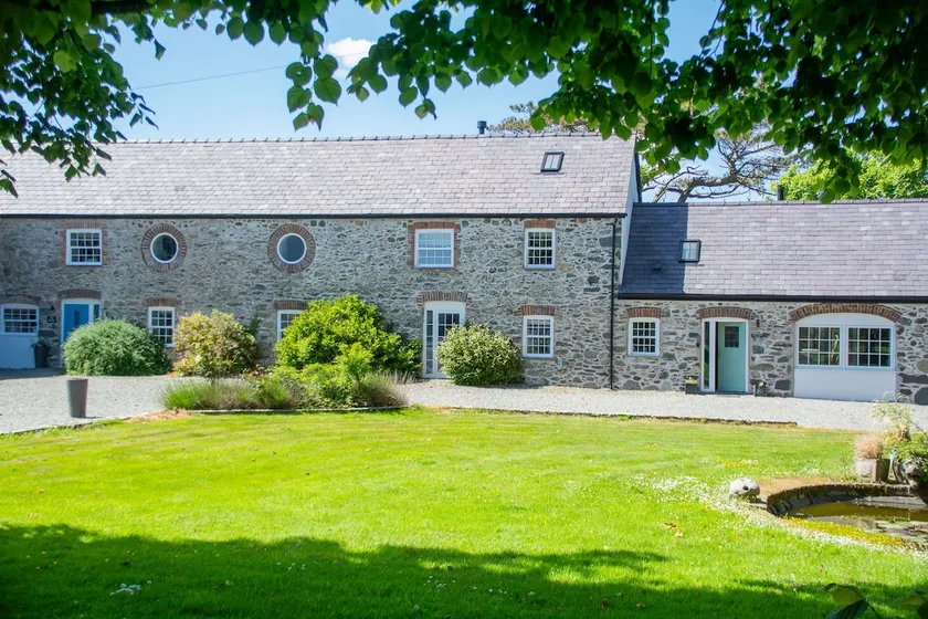 Barn Conversion I Family Get Away I Large Groups - Image 1