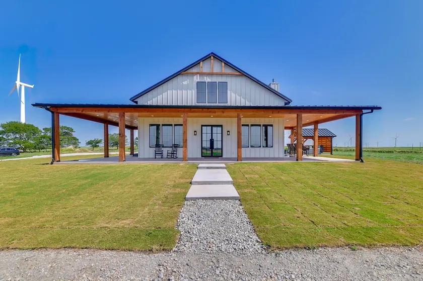 Rural Home w/ Hot Tub < 7 Mi to Winery & Golfing - Image 1