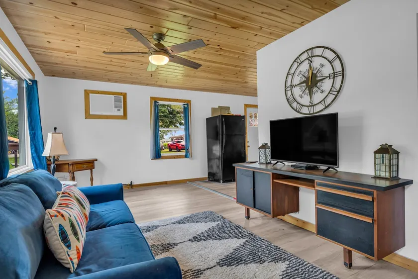 NorthBound 25 #4 - Lakefront Cottage Near Lex! - Image 1