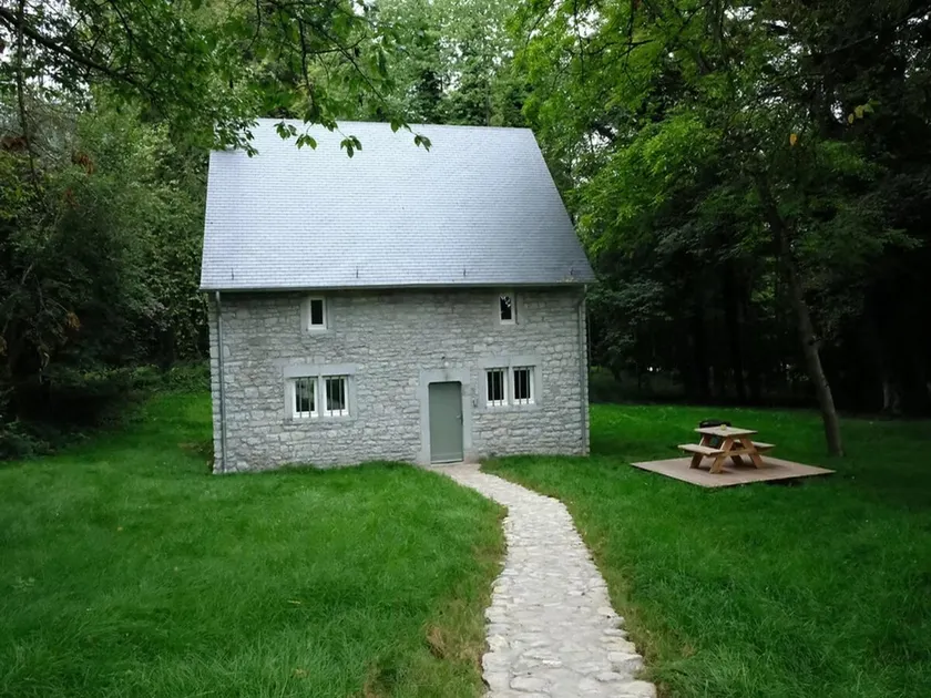 2-bedroom cottage with park and deer park - Image 1