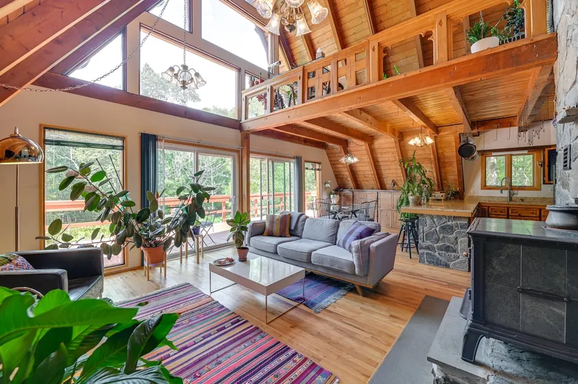 A-Frame Retreat: Next to Grafton Lakes St Park - Image 1