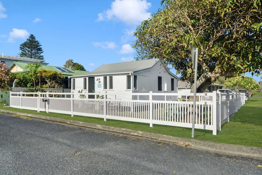Fisherman's Cottage - Walk to Pub, Club and River! - Image 1