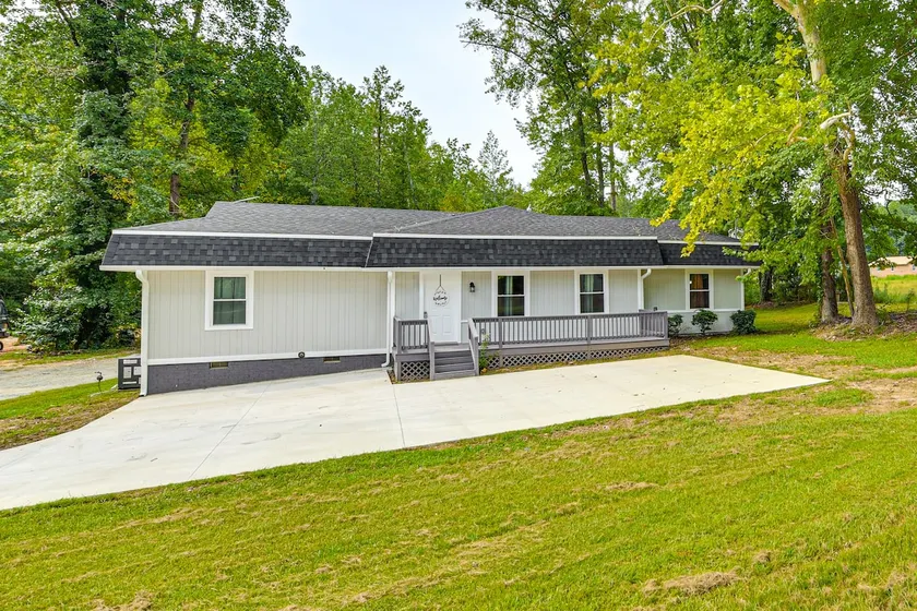 Private Deck & Yard: Home 3 Mi to Dtwn Sanford! - Image 1