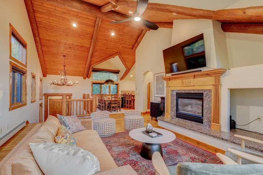 Spacious 4BR 4BA Mountain Retreat with Beaver Creek Shuttle - Image 1