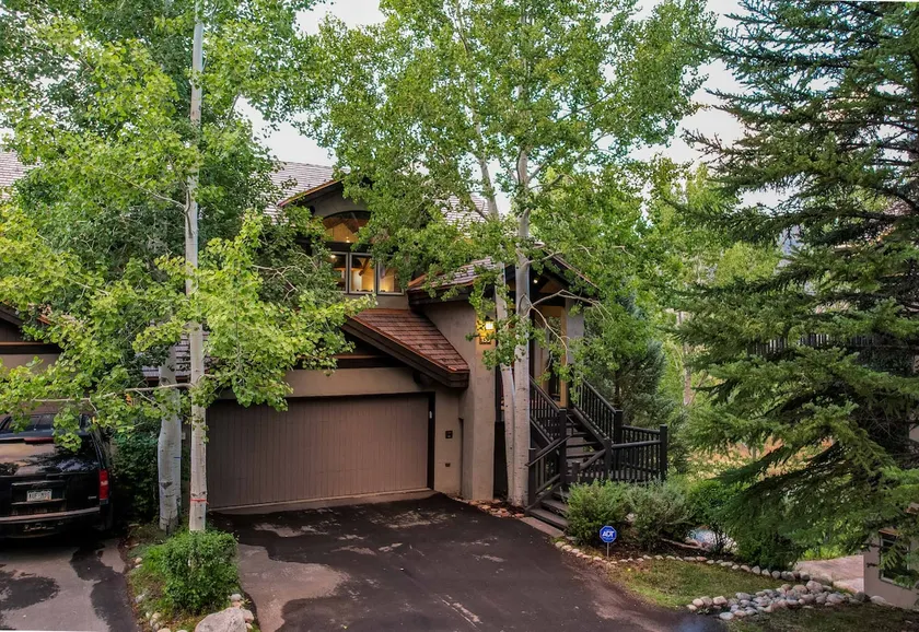 Spacious 4BR 4BA Mountain Retreat with Beaver Creek Shuttle - Image 1