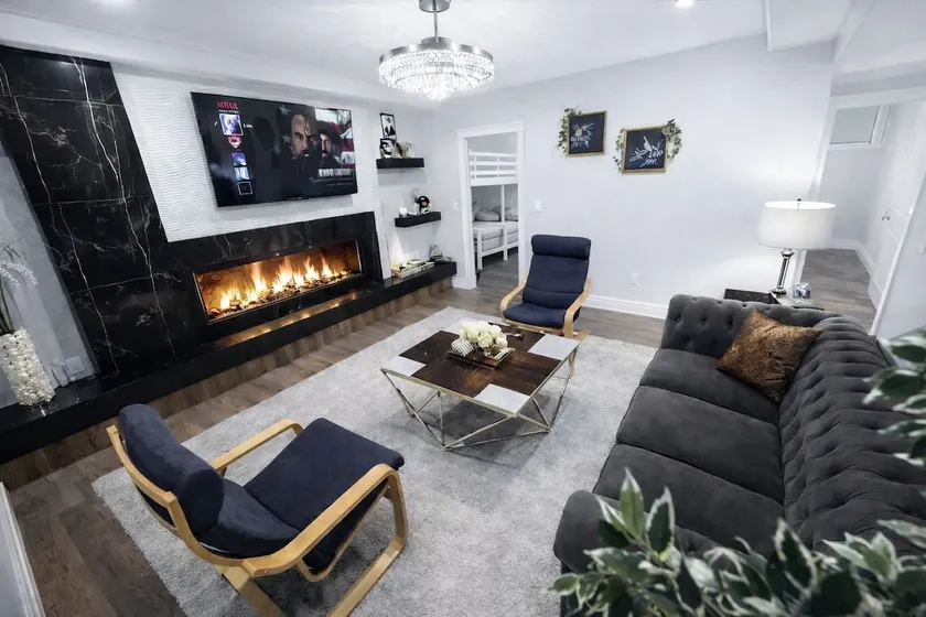 Executive 3BR Suite Allard - Image 1