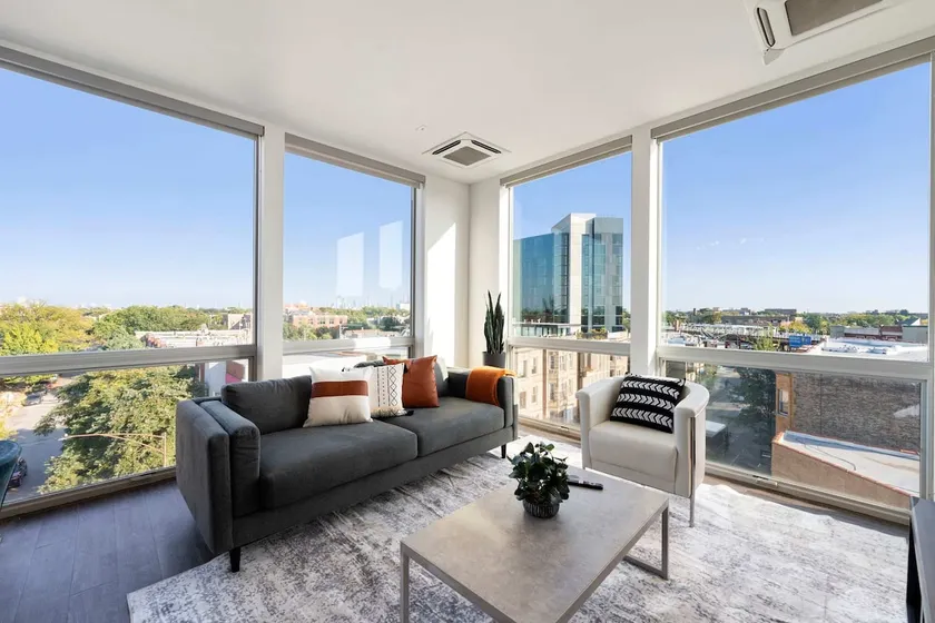 2BR City Suite w/ Amazing Glass Views - Image 1