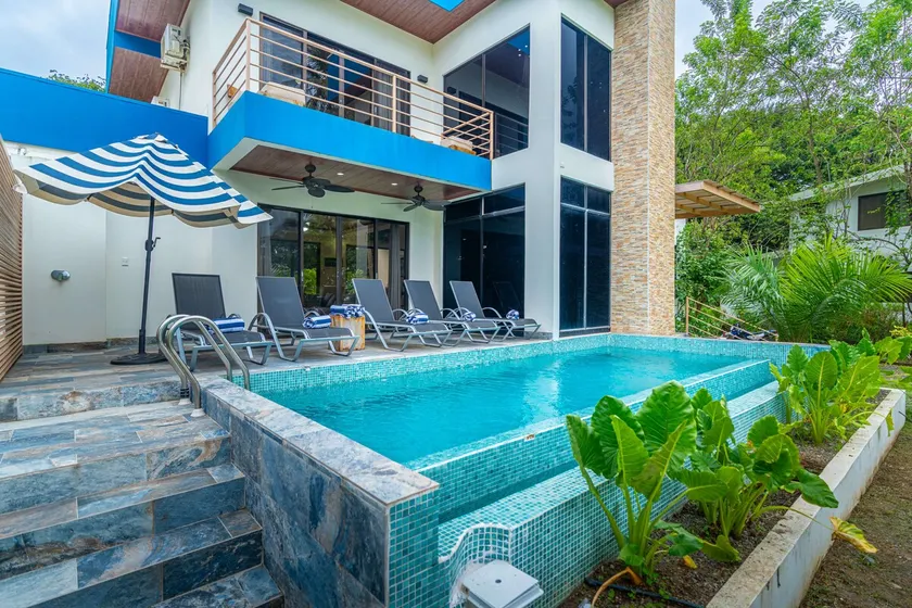 Sleep 11-Beachfront-Pool-Wildlife-100MB -Suites - Image 1