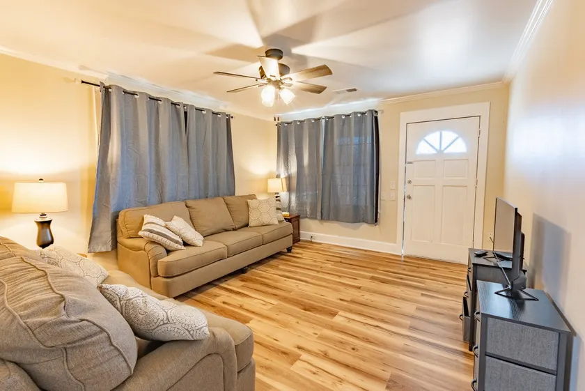 The City Cottage 2.0 - 2 Queen Beds/ Full Kitchen - Image 1