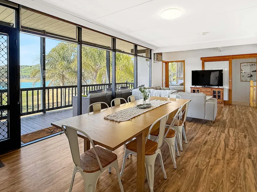 Lakefront Palms - Image 1