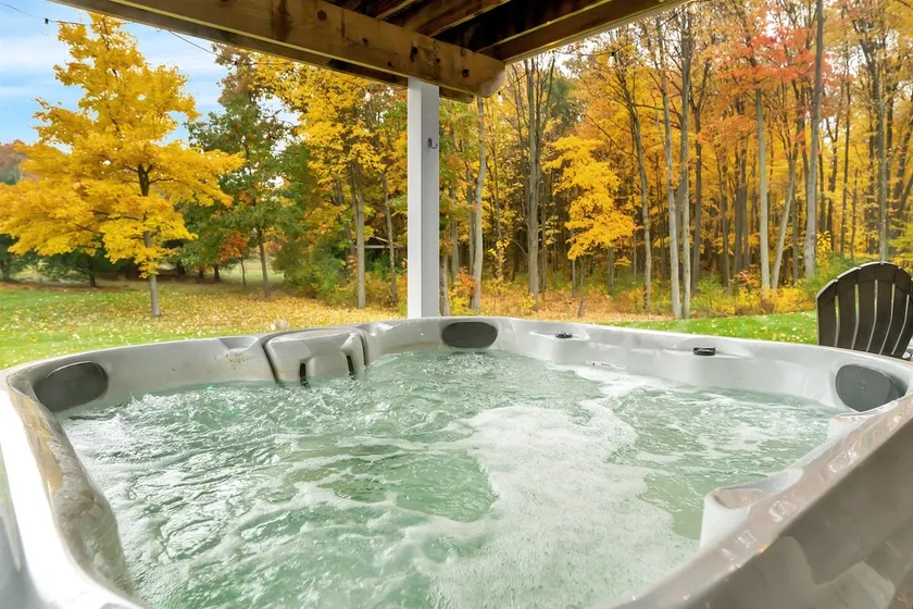 Dragon House-By Hardy Dam & Trails-Hot Tub! - Image 1