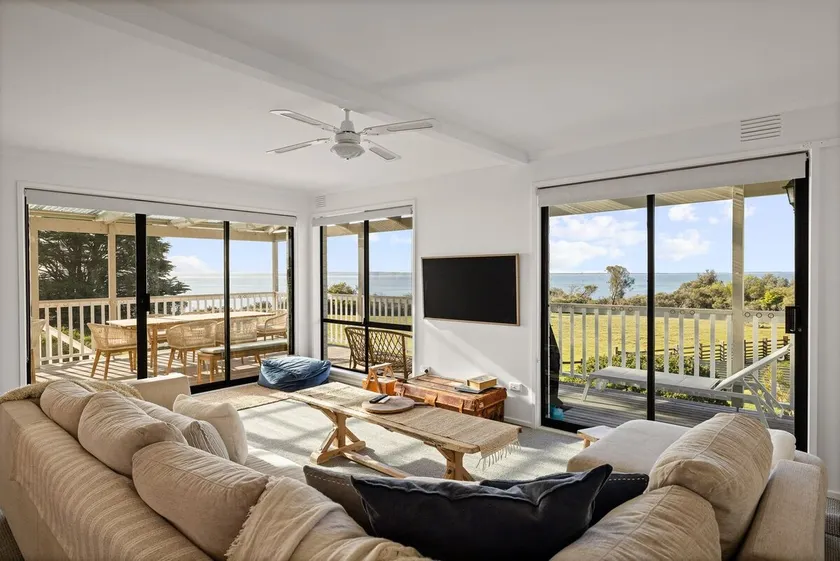 White House Ventnor Beach - Image 1