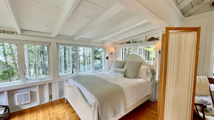 Whispering Spruces; Cozy Studio with Queen Bed & W - Image 1