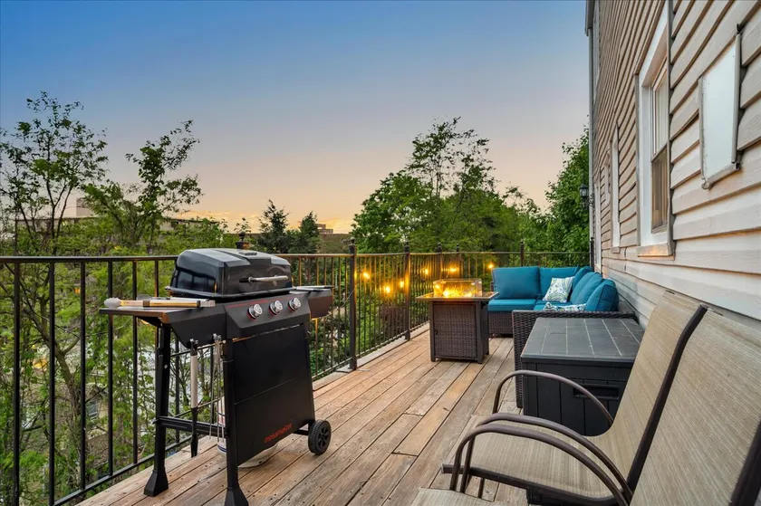 6 bdr Yonkers Home 2 Apts Balcony & Parking - Image 1