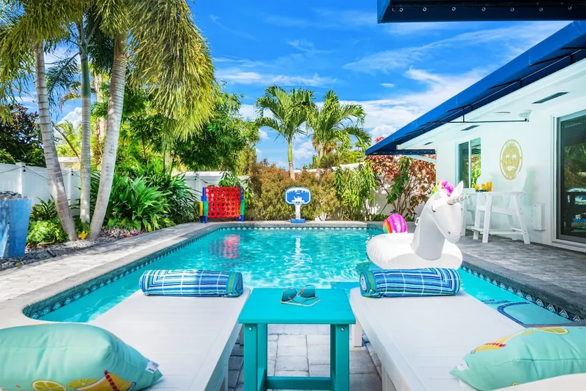 Walk to Beach, Pier, Food & Shops | Heated Pool - Image 1