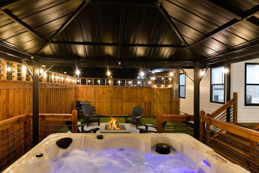 Luxury 5BR Downtown | Hot Tub | FirePit | GameRoom - Image 1