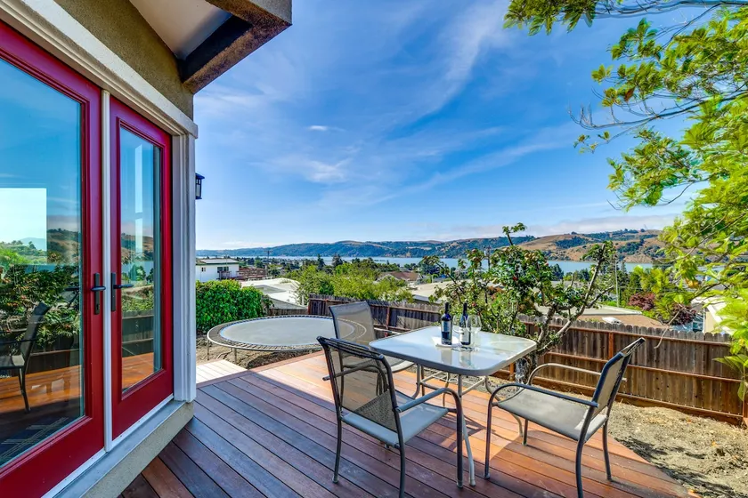 1 Mi to Downtown Benicia: Scenic Cliffside Escape - Image 1
