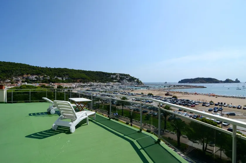 Medes Beach 5-3 - Image 1
