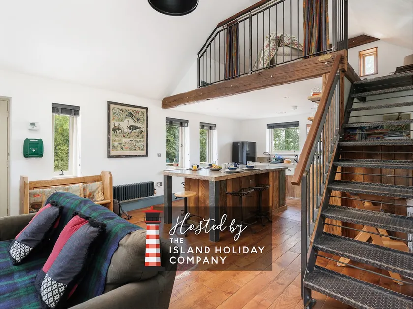 Little Dairy Farm|Stylish Barn Retreat|Nr Seaview - Image 1