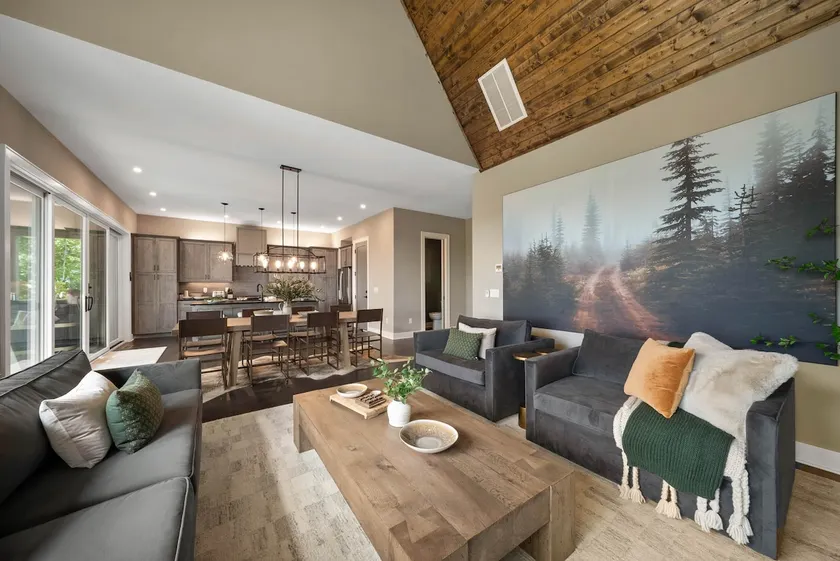 Elegant home in a luxury community - Image 1