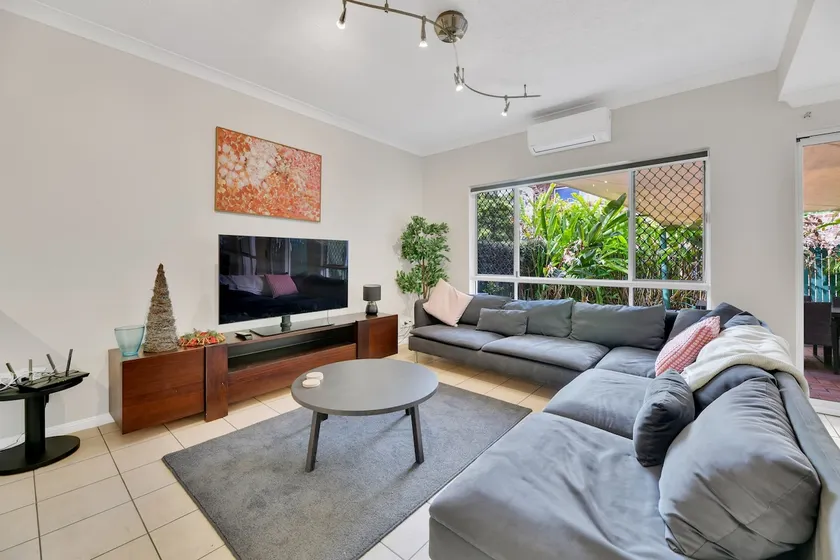 Tranquil 3-Bed Unit with Lush Garden Views - Image 1