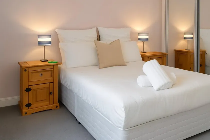 Reading Retreat – 1 Bed with Private Parking - Image 1