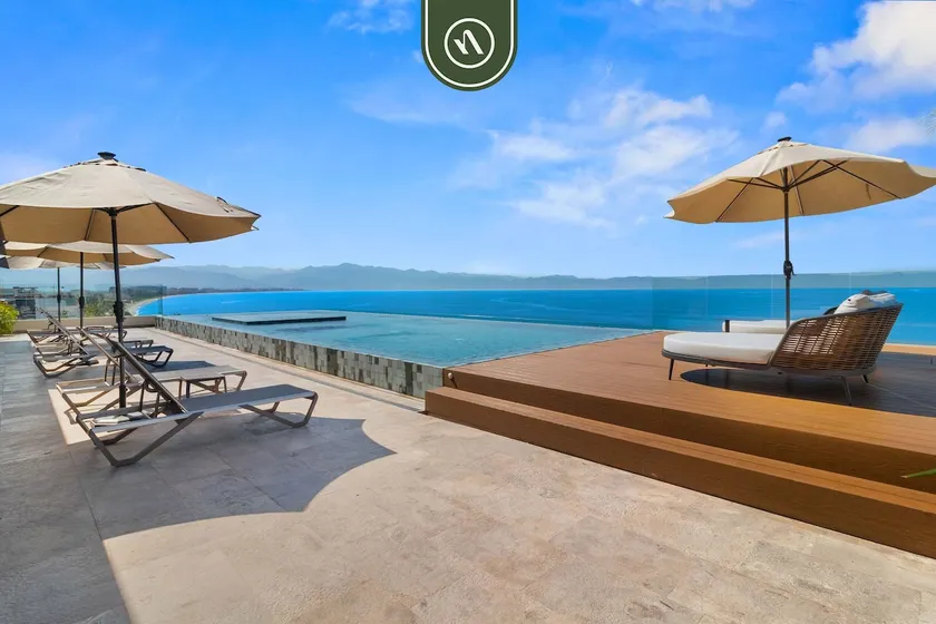 New Stylish 1 BR Condo - Ocean Views - Flex Room - Image 1