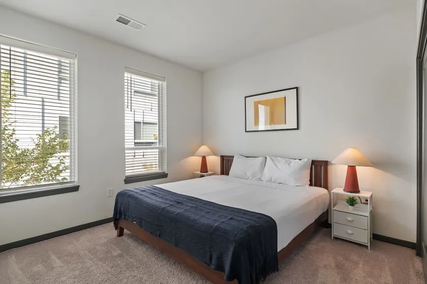 CozySuites Ayr | parking, pool, gym #03 - Image 1