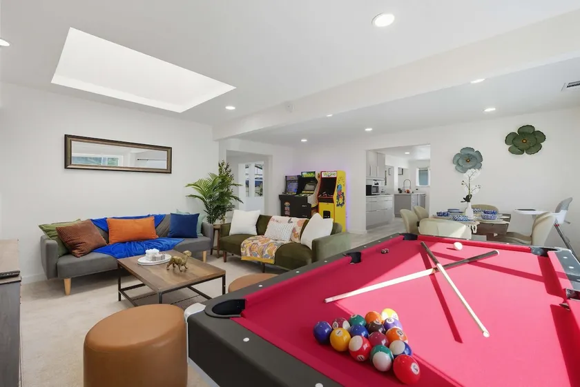 Spacious Renovated 3B w/Hot Tub, Pool Table, Games - Image 1
