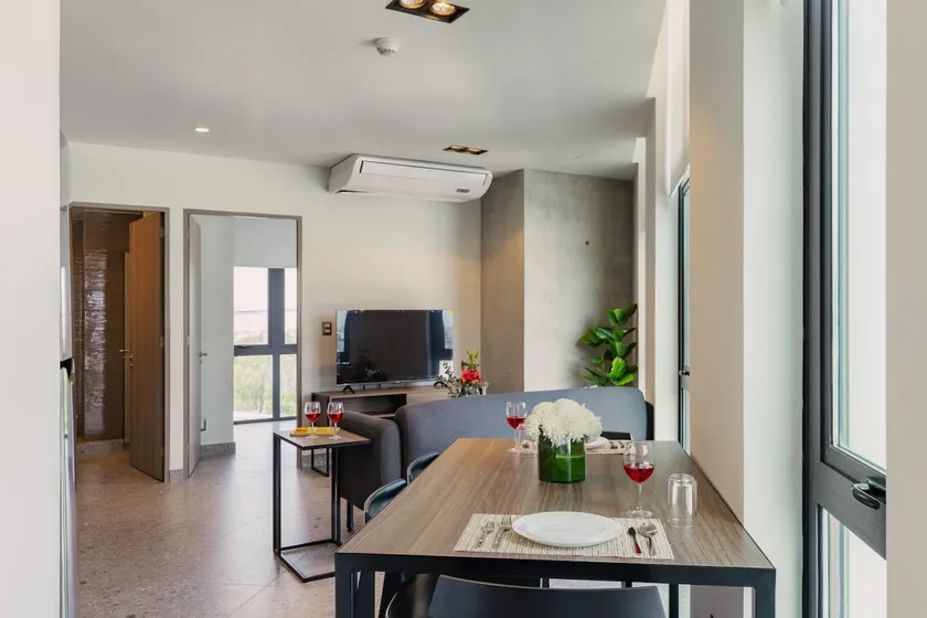 Urban 1BR Apt w/ AC & Skyline Views - VIATO HOMES - Image 1