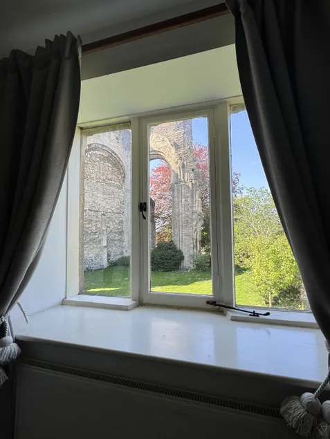 Cosy Cottage Overlooking Malmesbury Abbey - Image 1