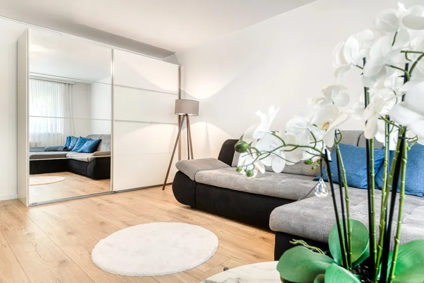Apartment with garden | Garden view - Image 1