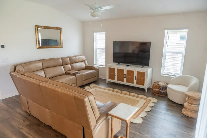 Brand New Designer Home - 5 minutes from East Port - Image 1