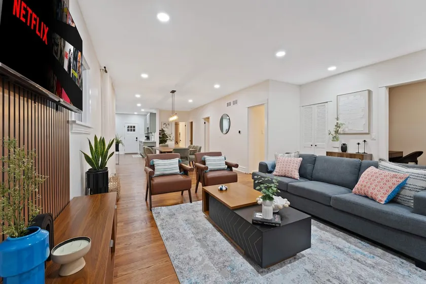 New Elmhurst Gem|Sleeps 10|Game Room|Near City Ctr - Image 1