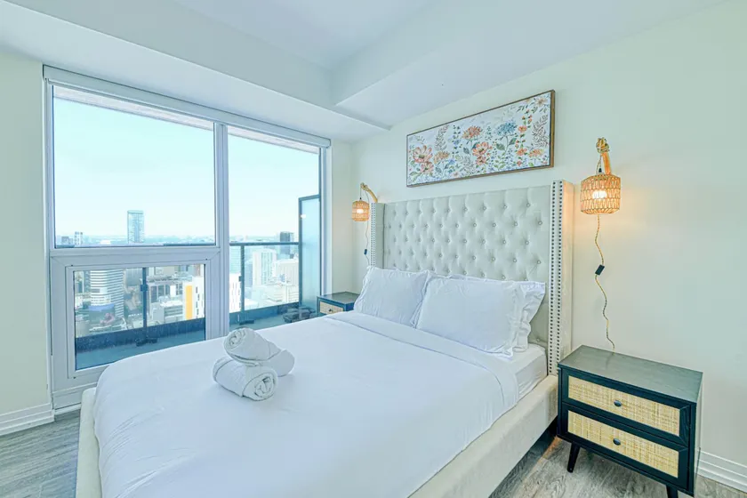 StayToronto - Skyline View 2BR Sleeps 6 Near Eaton - Image 1