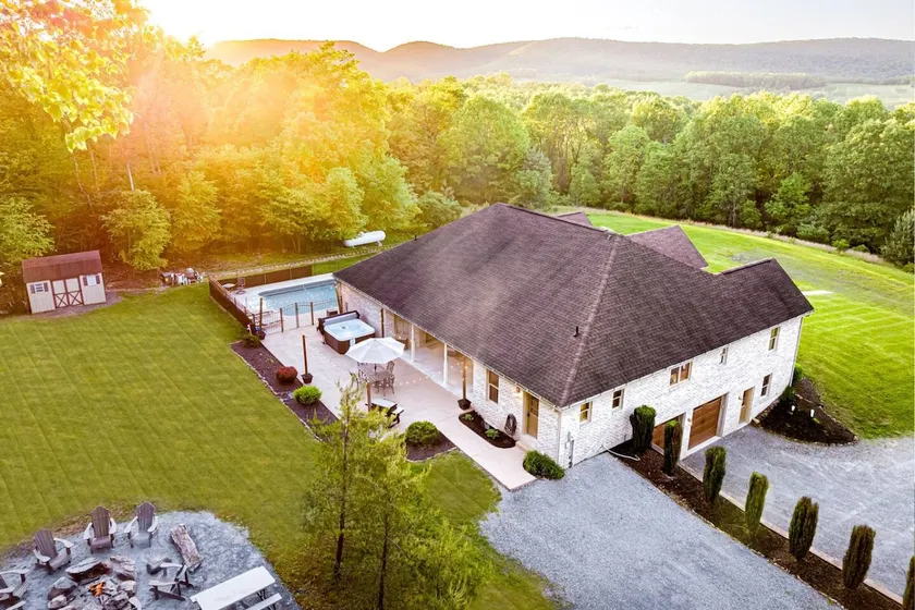 Blissful Mountain Getaway - Manor on 46 acres - Image 1