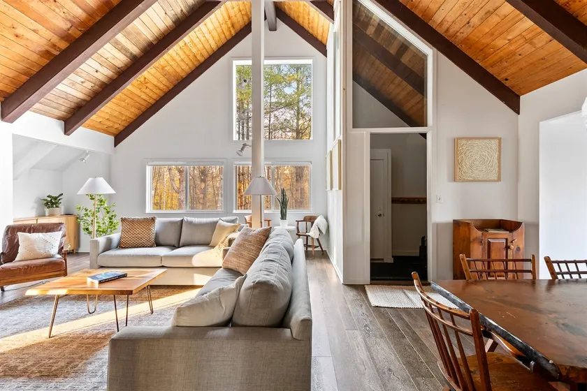 Vermont A-Frame Sleeps10, Hot Tub, Sauna, EV, AC - Image 1