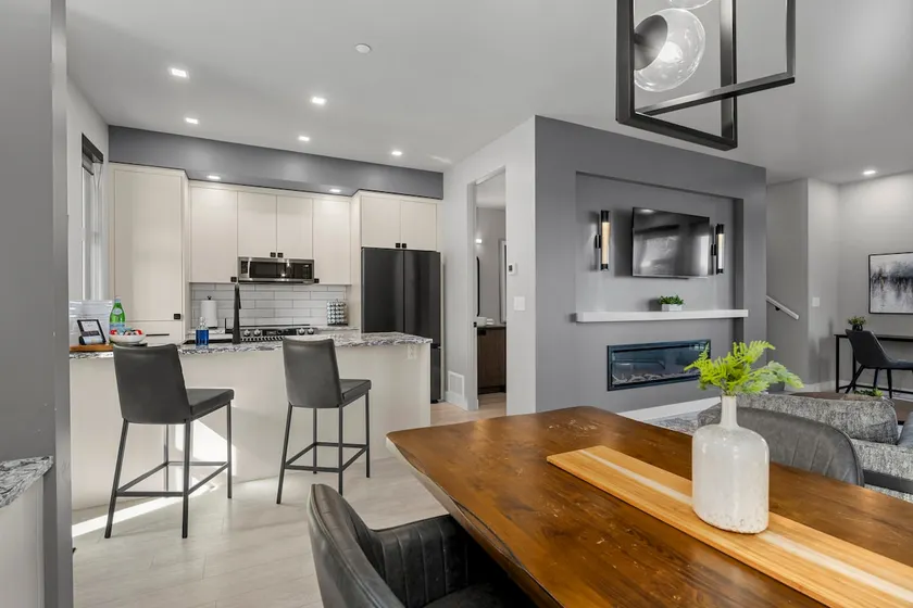 Seaview end unit monthly rates - Image 1