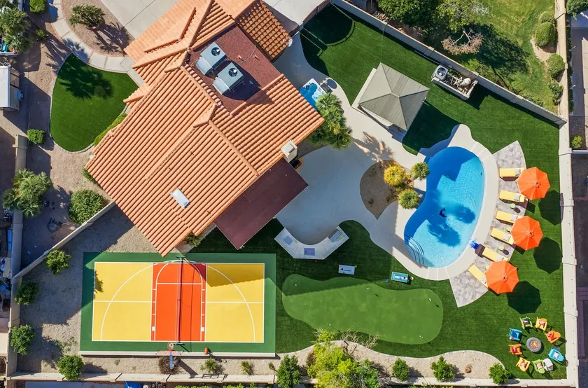Pickleball Heated Pool Spa Sleeps 16 - Image 1