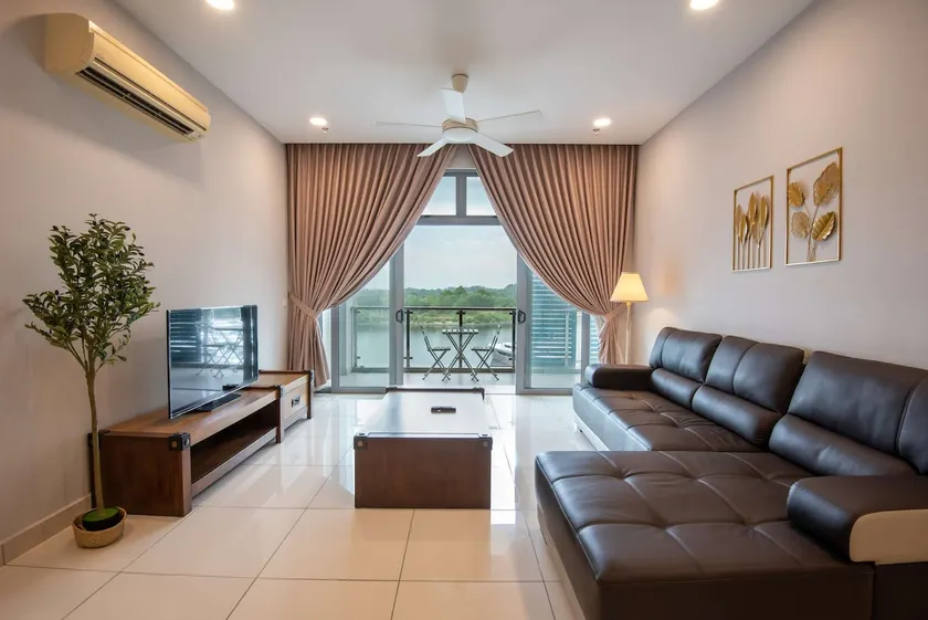 Puteri Harbour 3BR Near Hello Kitty & Legoland - Image 1