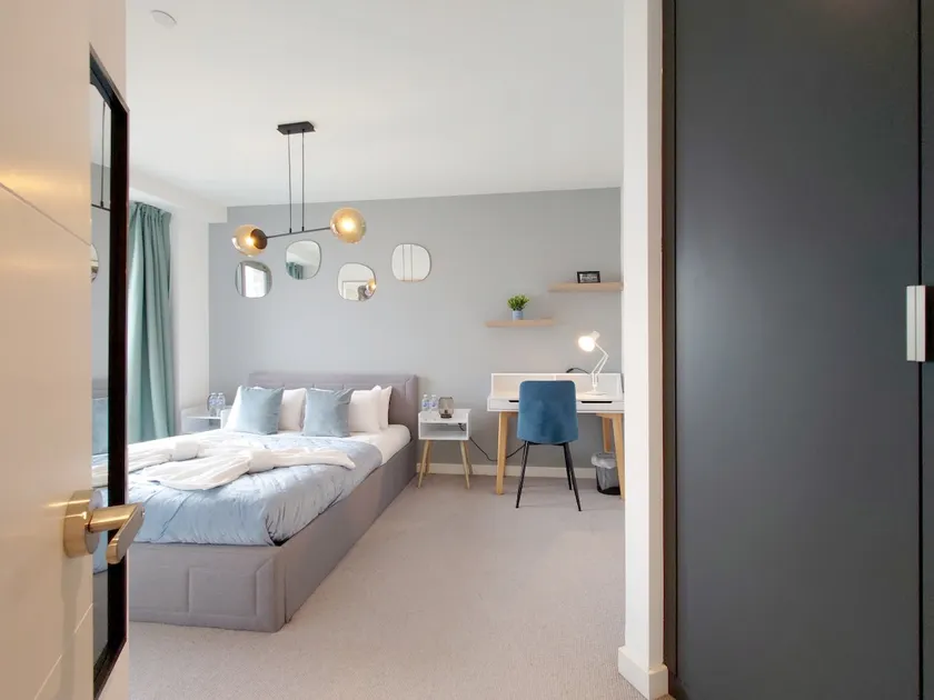 Deluxe three bedroom Apartment by London ExCeL Stays - Image 1