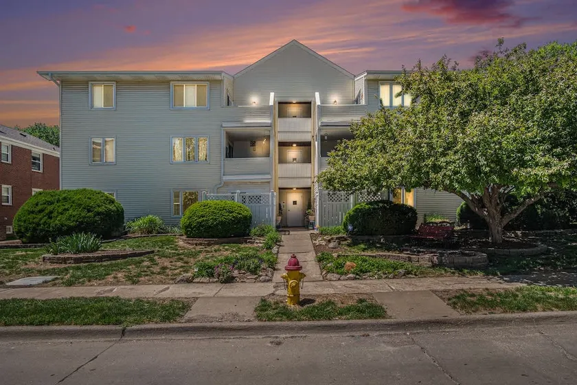 Cozy Home with Comfort & Prime Location & King Bed - Image 1