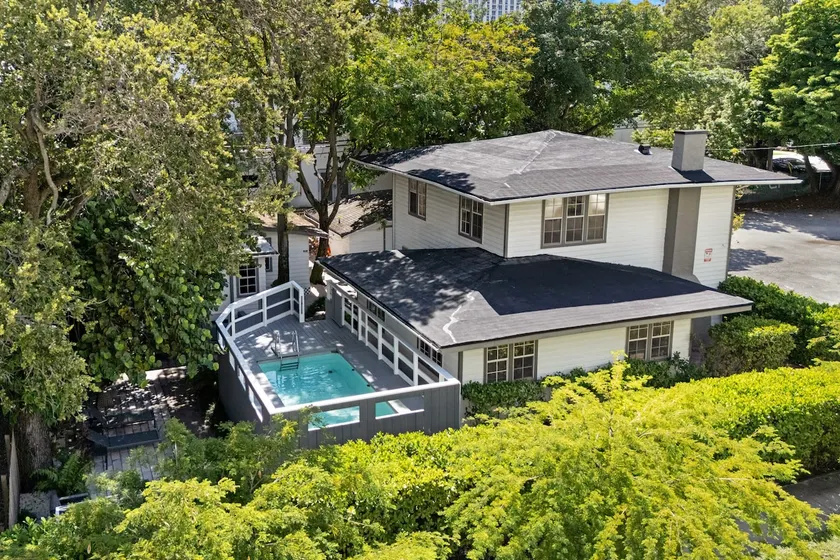 7BD Downtown Oasis Pool  - Image 1