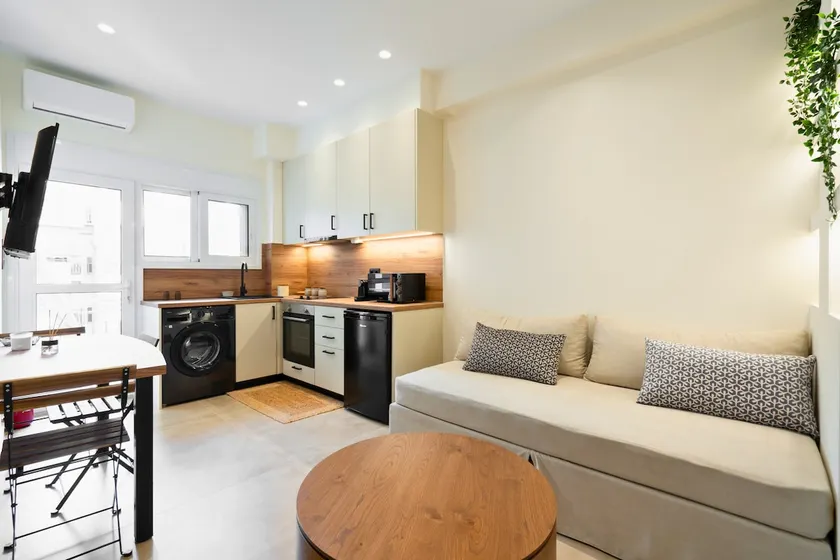 Modern Comfy Aptm Near the Acropolis by GHH - Image 1