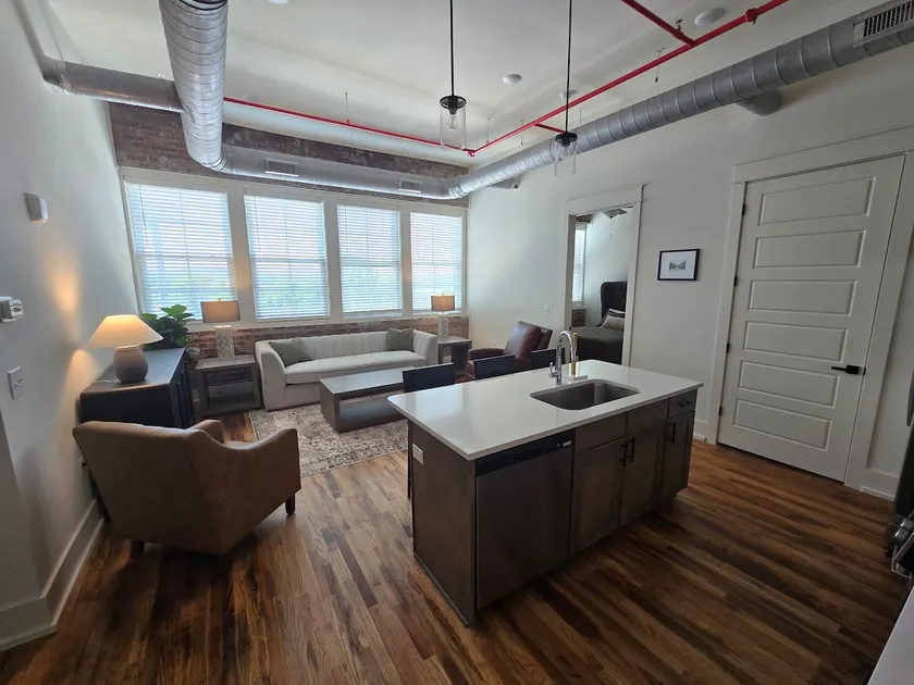 Southern Blue - The Munford Suite - 401 - Image 1