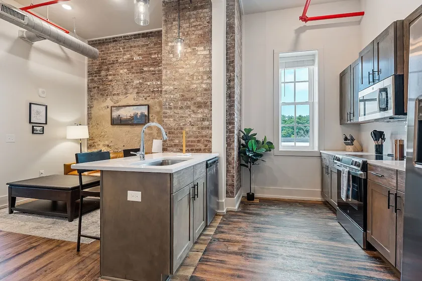 Southern Blue - Pickett Place - 403 - Image 1