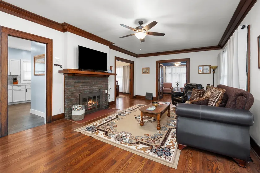 Beautiful 1923 Craftsman 5 Min to DT Garage 6Beds! - Image 1